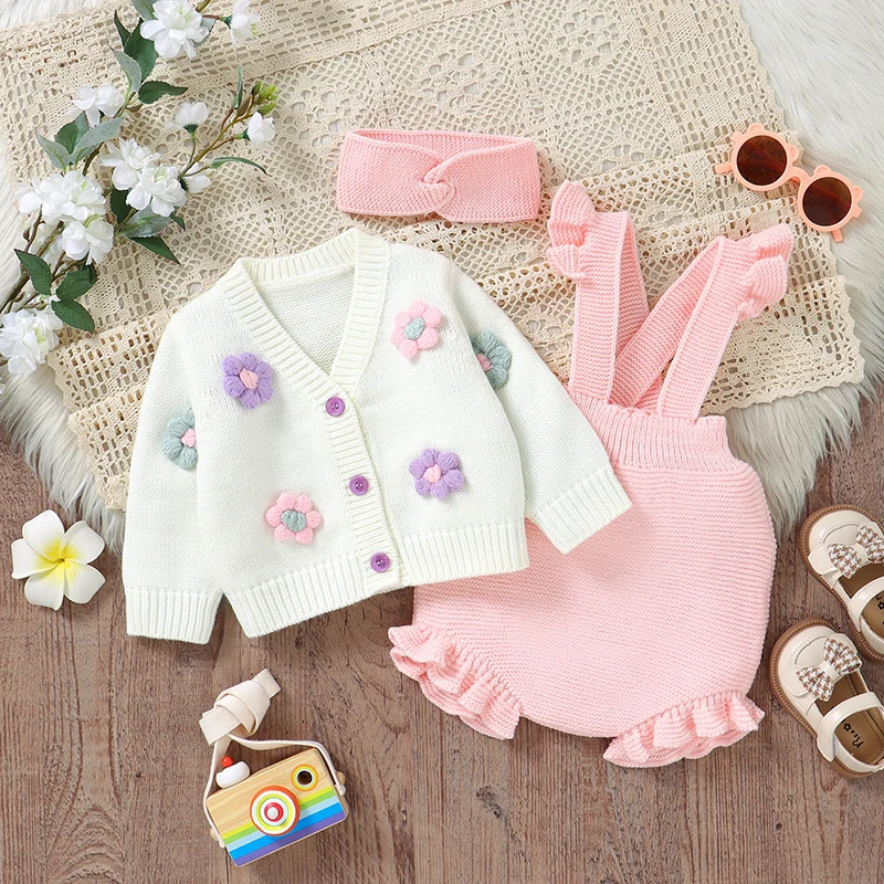 FloraKnit – Zacht & Schattig – Baby Outfit met Vestje, Tuinbroek en Haarband