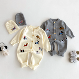 PlayfulKnit – Zacht & Schattig – Gebreid Baby Jumpsuit met Hondenprint