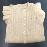 MiniAurora – Zacht & Elegant – Gebreide babypakje met engelenvleugels en hoofdband