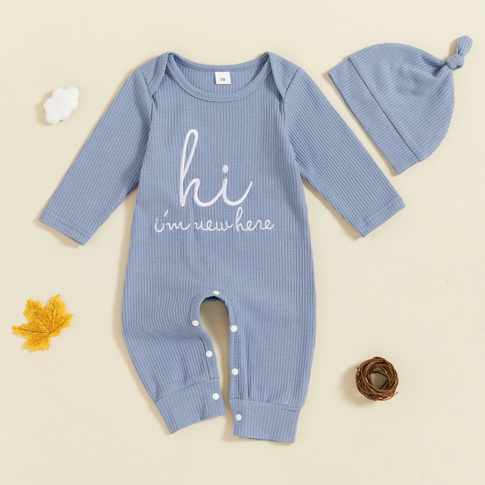 CuddleBaby – Hi, I'm new here – Baby Jumpsuit met Beanie Set