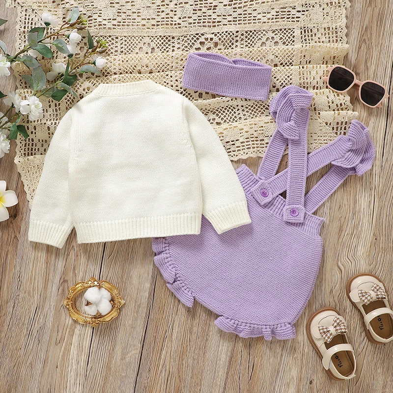 FloraKnit – Zacht & Schattig – Baby Outfit met Vestje, Tuinbroek en Haarband
