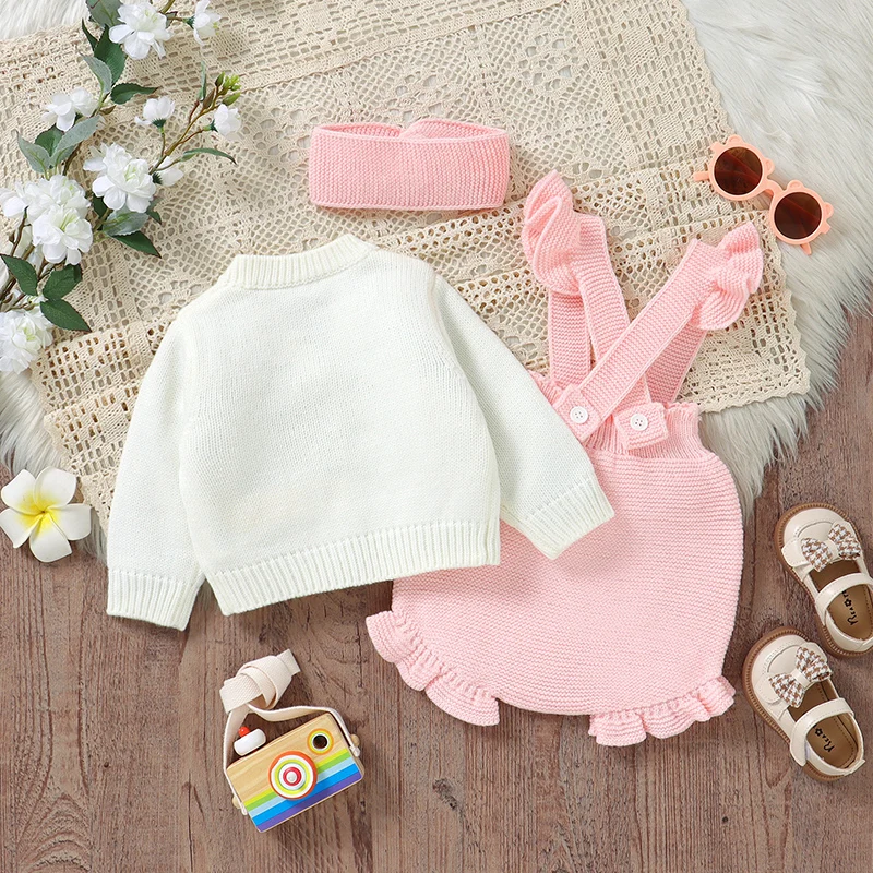 FloraKnit – Zacht & Schattig – Baby Outfit met Vestje, Tuinbroek en Haarband