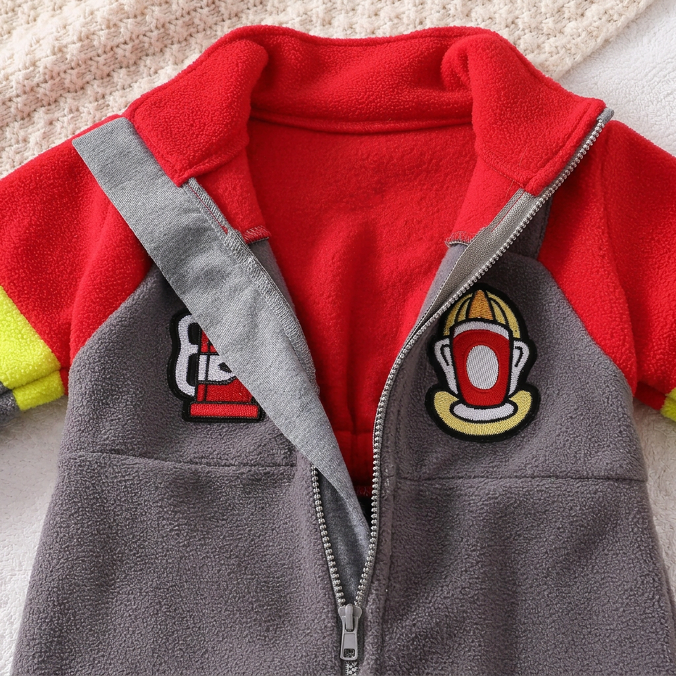 FireBuddy – Warm & Speels – Onesie met Brandweerdesign
