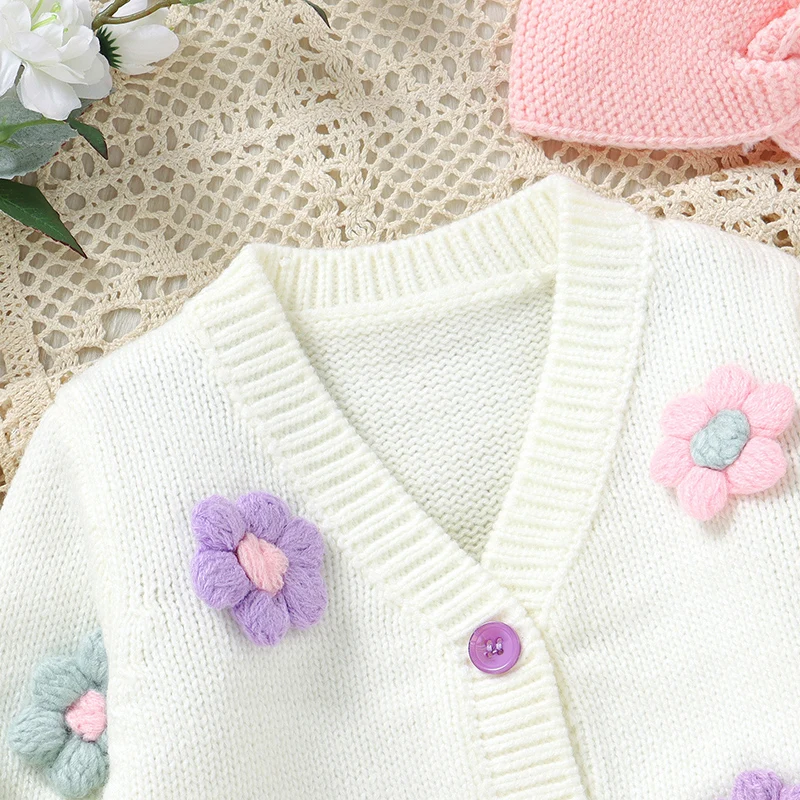 FloraKnit – Zacht & Schattig – Baby Outfit met Vestje, Tuinbroek en Haarband