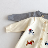 PlayfulKnit – Zacht & Schattig – Gebreid Baby Jumpsuit met Hondenprint