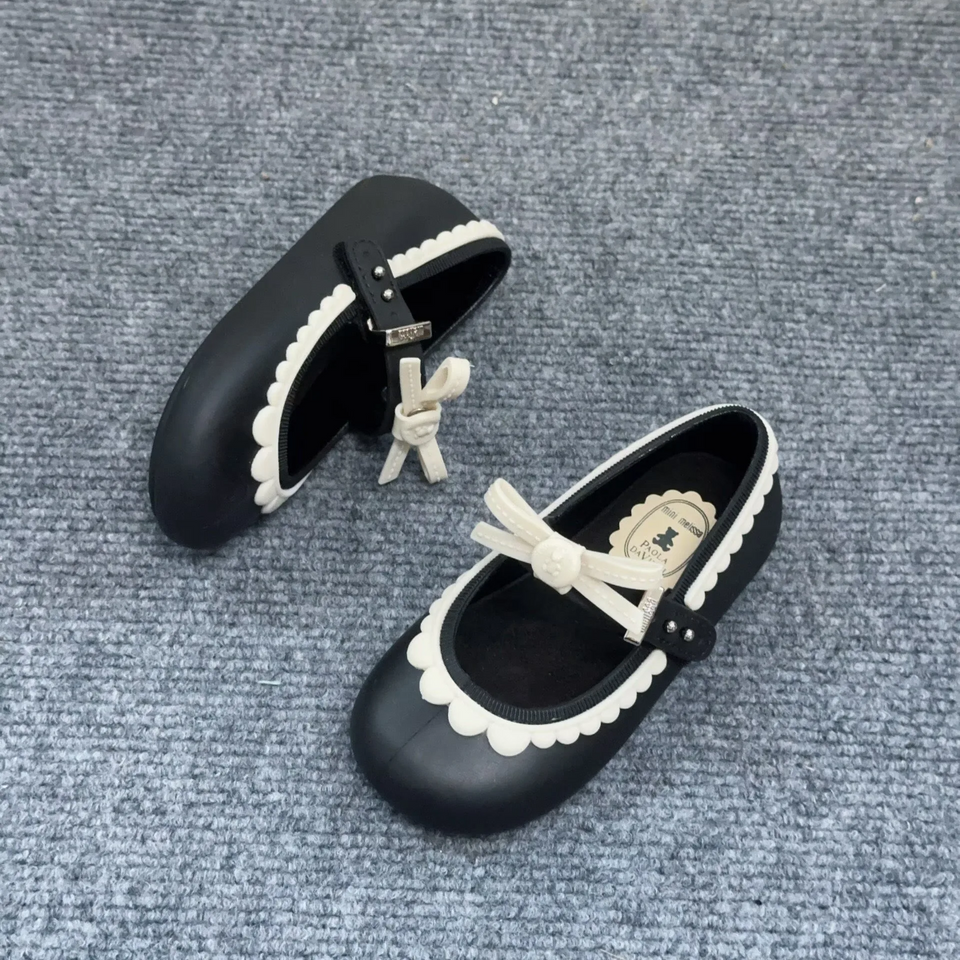 MiniChic – Elegantie & Stijl – Kinder Slofjes met Strik