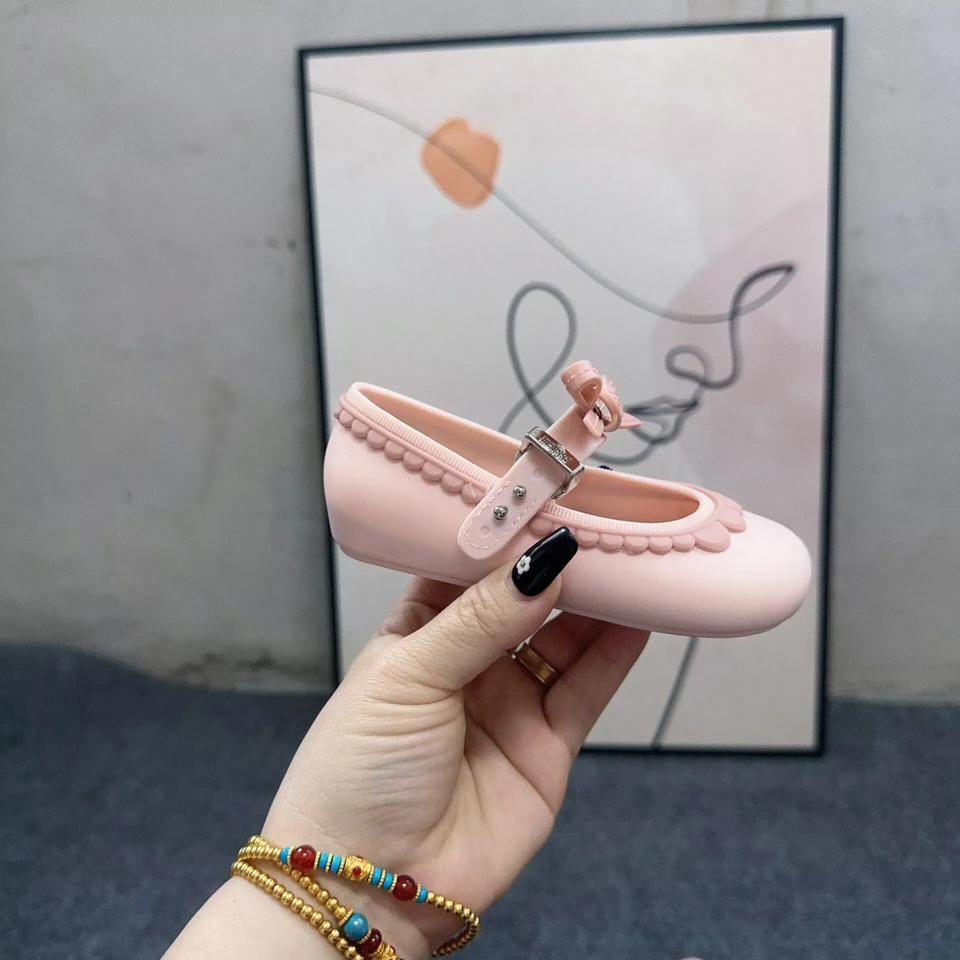 MiniChic – Elegantie & Stijl – Kinder Slofjes met Strik
