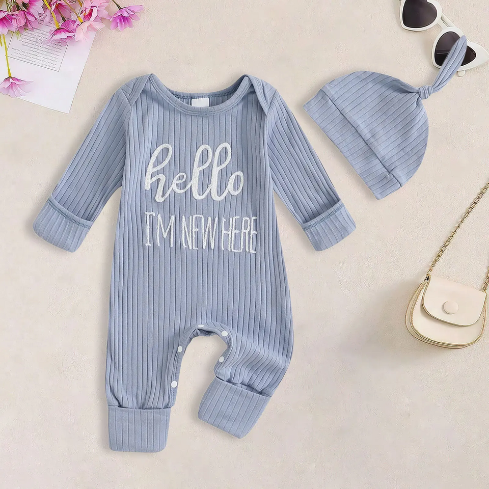 CuddleBaby – Hi, I'm new here – Baby Jumpsuit met Beanie Set