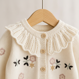 FloraKnit – Warm & Modieus – Gebreid Vestje met Bloemendetails