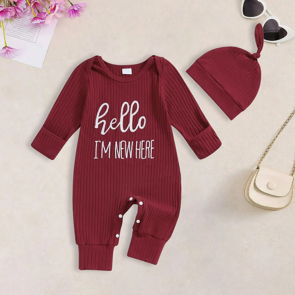CuddleBaby – Hi, I'm new here – Baby Jumpsuit met Beanie Set