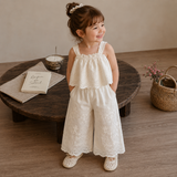 TinyLuxe – Zomerset Kanten Top en Broek met wijde pijpen