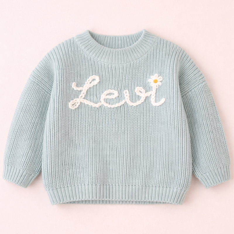 TinyStitch – Gepersonaliseerde Gebreide Naamtrui voor Kinderen