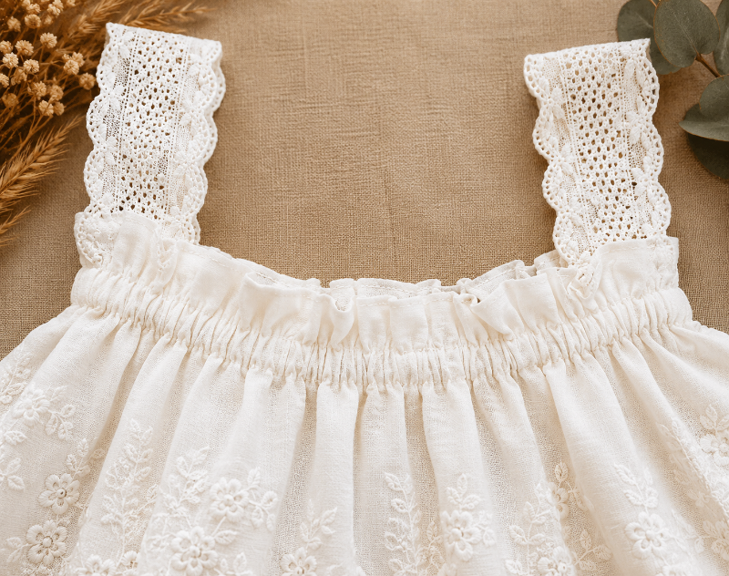 TinyLuxe – Zomerset Kanten Top en Broek met wijde pijpen