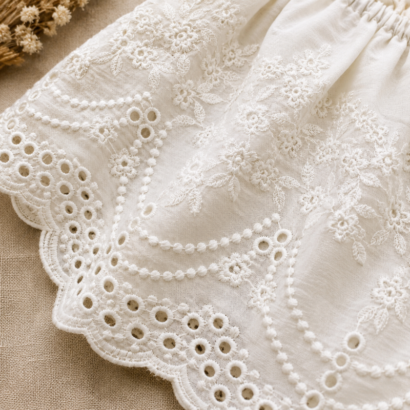 TinyLuxe – Zomerset Kanten Top en Broek met wijde pijpen