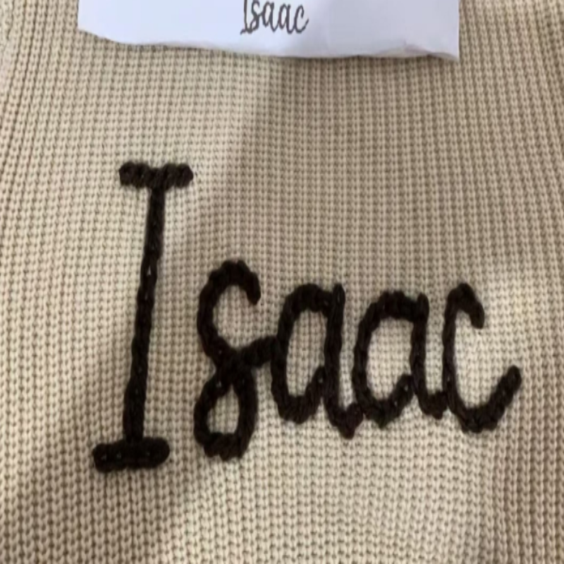 TinyStitch – Gepersonaliseerde Gebreide Naamtrui voor Baby’s & Kinderen