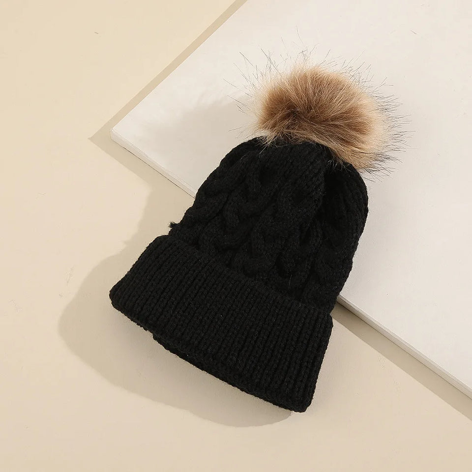 Mini Fashion™ - Eigen lettertype - Muts met pompon