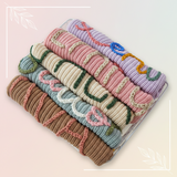 TinyStitch – Gepersonaliseerde Gebreide Naamtrui voor Baby’s & Kinderen